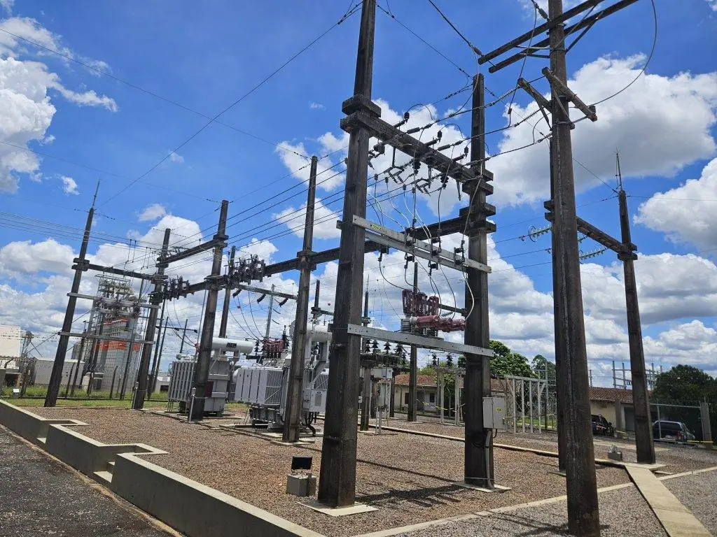 Foto de uma subestação de médio porte